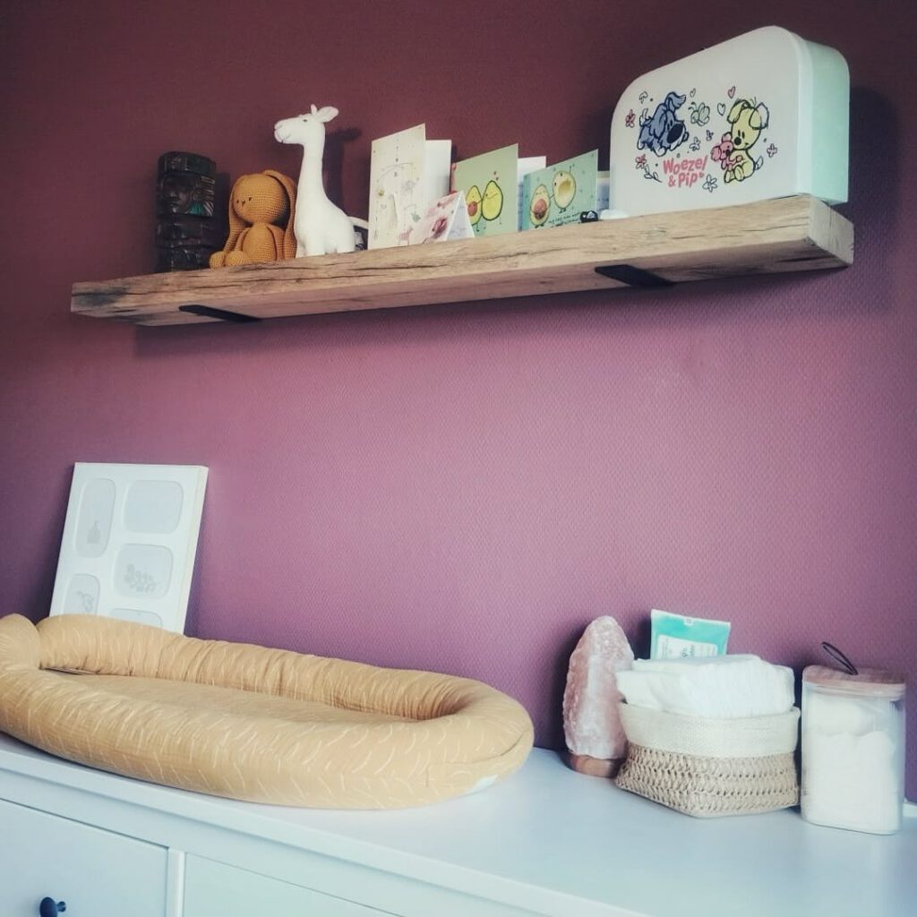 Instagram post from ruig.meubels. This post is in position 3.
